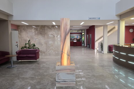 Výroba mramorové fontány pro chirurgické centrum